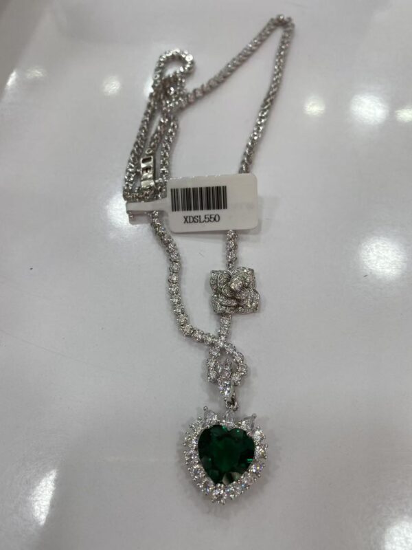 XDSL550 Heartshaped Emerald Necklace