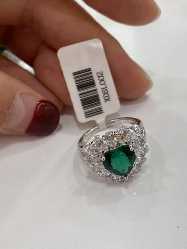 XDSL002 Heart-shaped Emerald Ring
